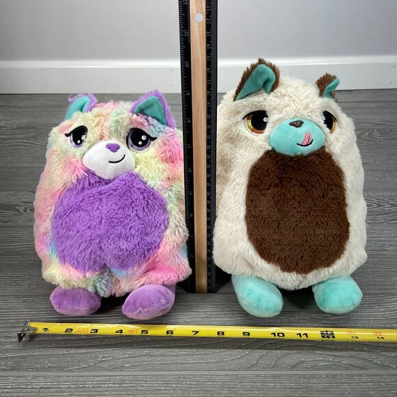 2022 Basic Fun TWO Misfittens Kitty Cats 10in Tie Dye Stuffed Plush Get Meowt - Picture 10 of 10